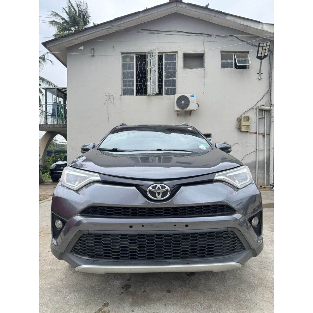 TOYOTA RAV4 SE 2016