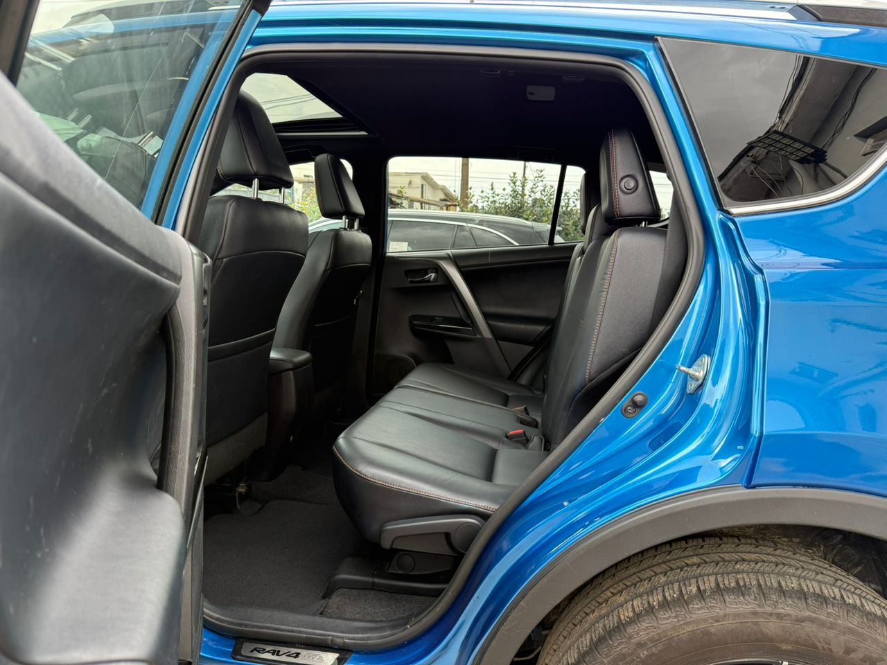 WhatsApp Image 2025-10-08 at 17.02.03