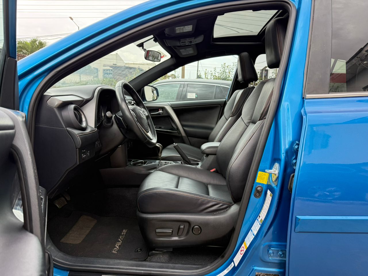 WhatsApp Image 2025-10-08 at 17.02.03