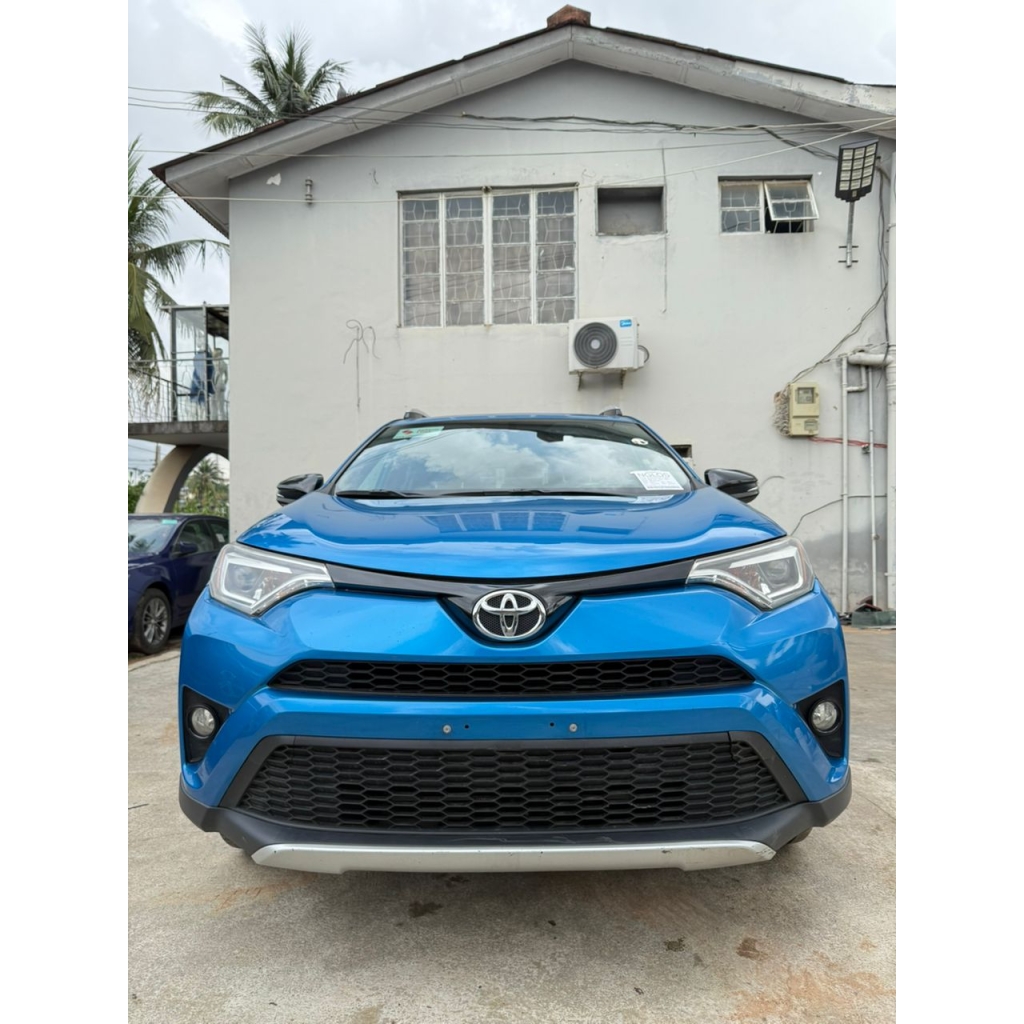 TOYOTA RAV4 SE 2016