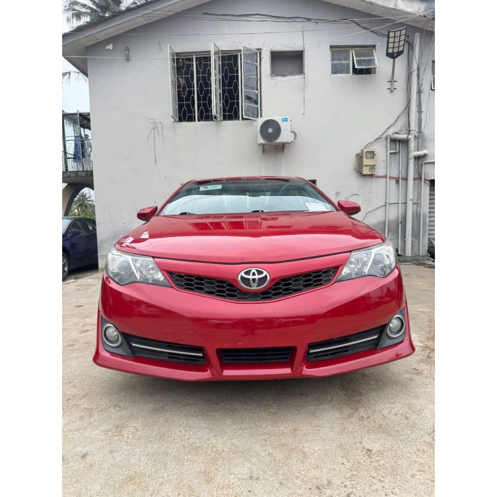TOYOTA CAMRY SE 2012