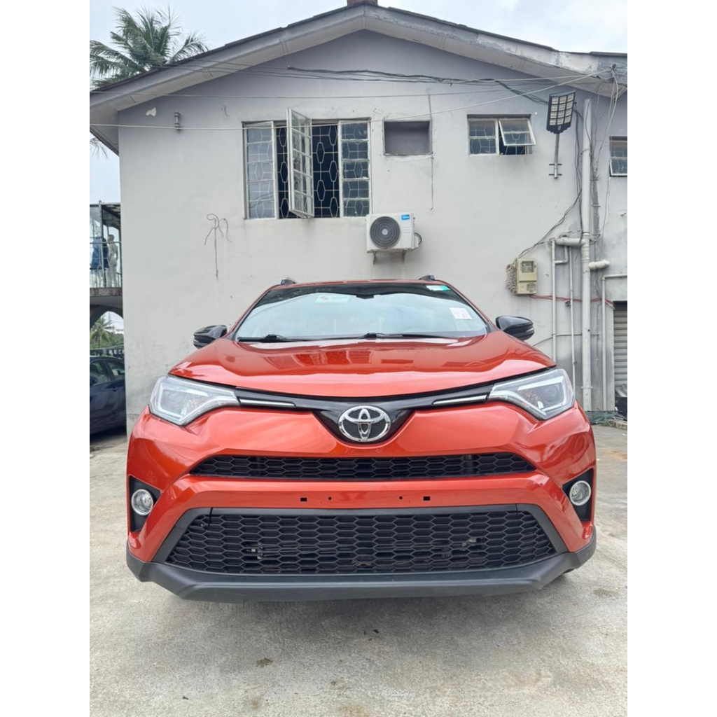 TOYOTA RAV4 SE 2016