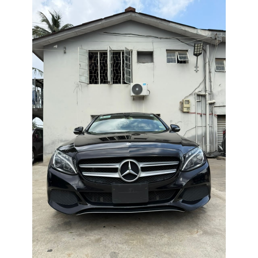 MERCEDES BENZ C300 2015