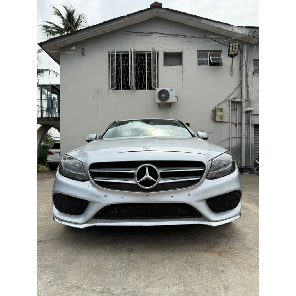 MERCEDES BENZ C300 2015