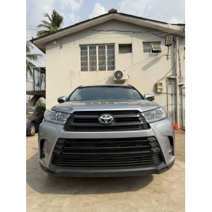 TOYOTA HIGHLANDER SE 2019